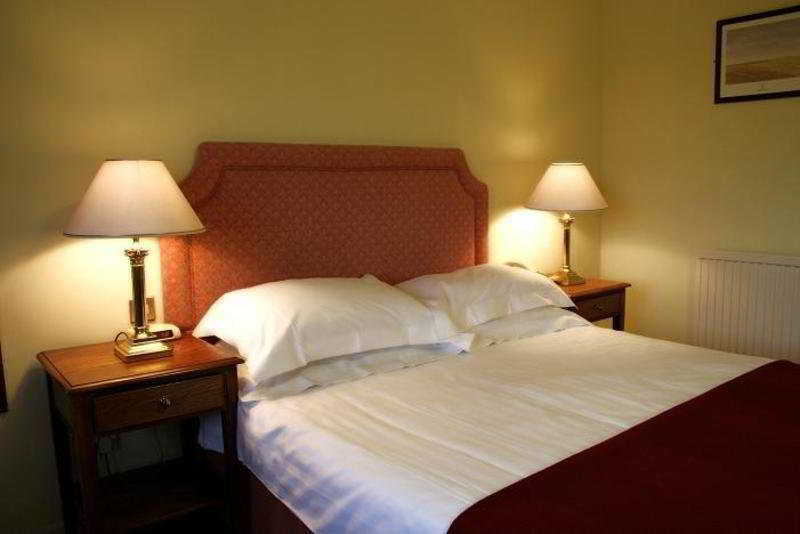 Wild Boar Hotel บีสตัน ภายนอก รูปภาพ